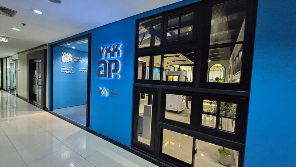 Tingkatkan Layanan Konsumen di Jawa Timur, YKK AP Indonesia upgrade showroom di Surabaya